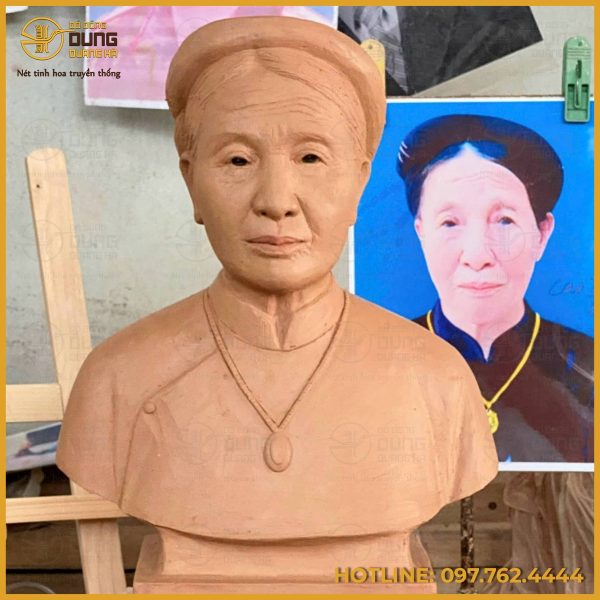 Tượng truyền thần cụ bà bằng đồng đúc thủ công