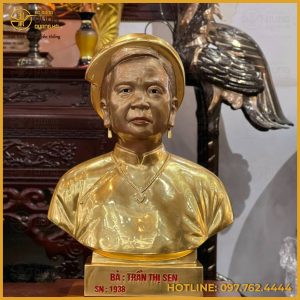 Tượng bán thân cụ bà vấn khăn bằng đồng