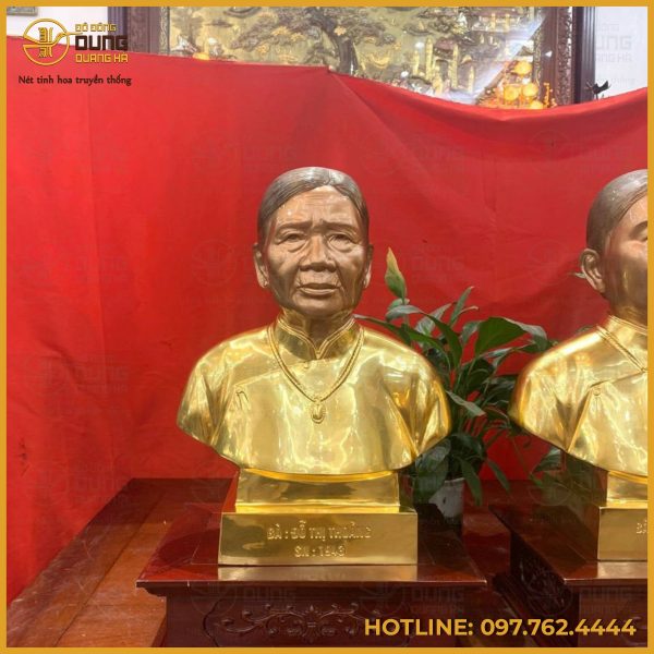 Tượng truyền thần cụ bà bằng đồng mạ vàng