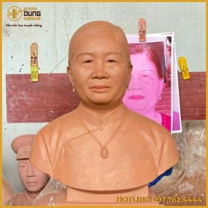 Tượng chân dung bằng đồng đúc thủ công