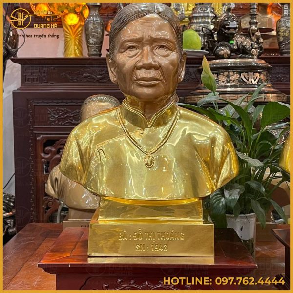 Tượng truyền thần cụ bà bằng đồng mạ vàng