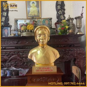 Đúc tượng bán thân cụ bà bằng đồng