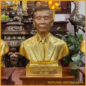 Tượng chân dung cụ ông bằng đồng mạ vàng