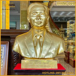 Đúc tượng đồng chân dung bán thân cụ ông