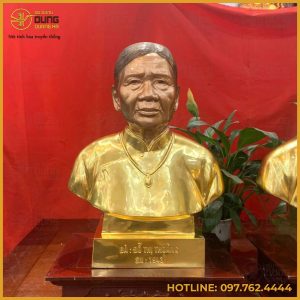 Tượng truyền thần cụ bà bằng đồng mạ vàng