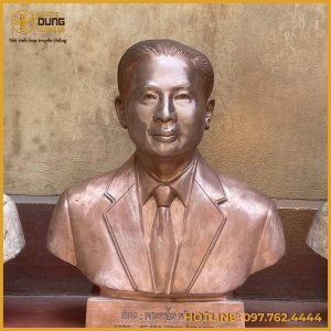 Đúc tượng đồng chân dung bán thân cụ ông