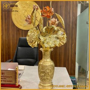 Bó hoa sen 14 cành bằng đồng làm màu