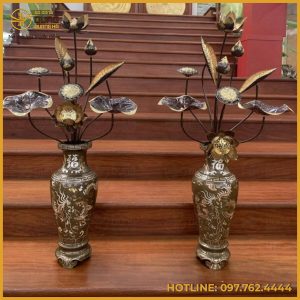 Bó hoa sen bằng đồng làm màu cuốn hút