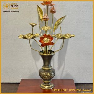 Bó hoa sen bằng đồng làm màu sang trọng