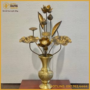 Lọ hoa sen bằng đồng chế tác thủ công