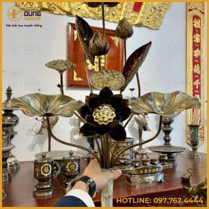 Lọ hoa sen bằng đồng chế tác thủ công