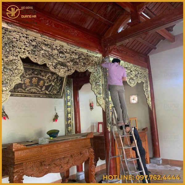 Cửa võng song long chầu nguyệt bằng đồng