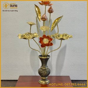 Bó hoa sen bằng đồng làm màu sang trọng