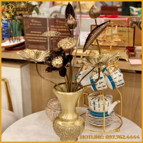 Bó hoa sen bằng đồng vàng và đồng giả cổ