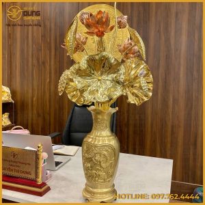 Bó hoa sen 14 cành bằng đồng làm màu
