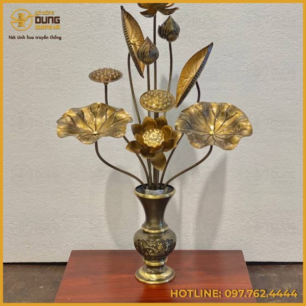 Lọ hoa sen bằng đồng chế tác thủ công