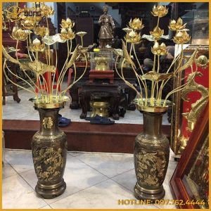 Bó hoa sen đồng cắm lọ hoa tinh xảo