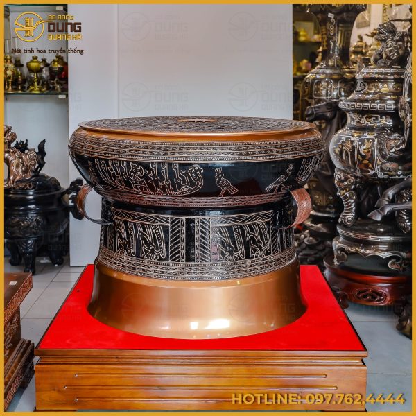Quả trống đồng đỏ vân chìm đường kính 90cm sang trọng