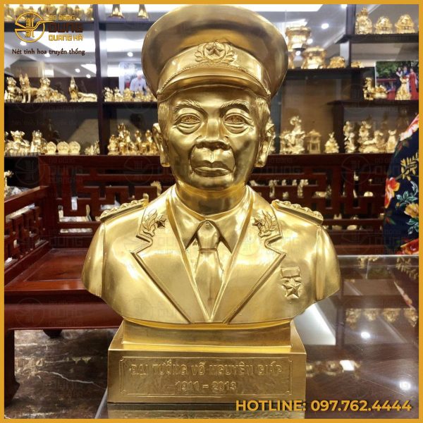 Tượng Đại Tướng Võ Nguyên Giáp bán thân bằng đồng vàng