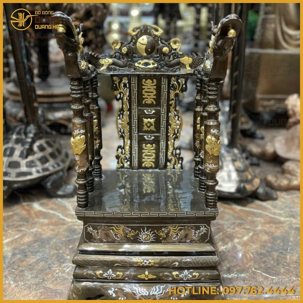 Ngai thờ gia tiên bằng đồng đỏ khảm tam khí dát điểm vàng cao 68 cm