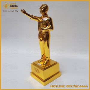 Tượng Đại tướng Võ Nguyên Giáp bằng đồng mạ vàng cao 38cm cao cấp