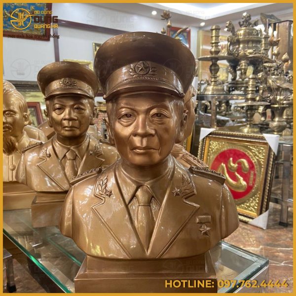 Tượng Đại Tướng Võ Nguyên Giáp bằng đồng đỏ giả cổ