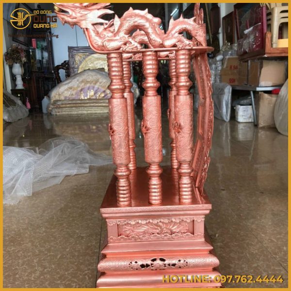 Ngai thờ gia tiên chạm song long bằng đồng đỏ