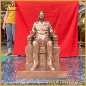 Tượng Đại Tướng Võ Nguyên Giáp bằng đồng đỏ linh thiêng