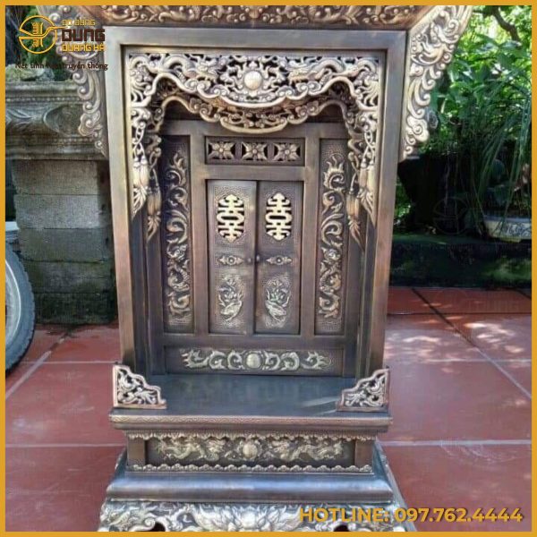 Khám thờ gia tiên bằng đồng linh thiêng
