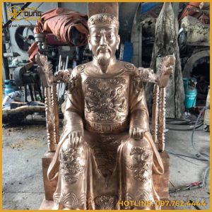 Tượng cụ tổ dáng ngồi bằng đồng đỏ làm màu