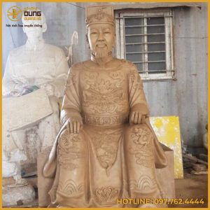 Tượng cụ tổ bằng đồng đỏ làm màu cổ kính