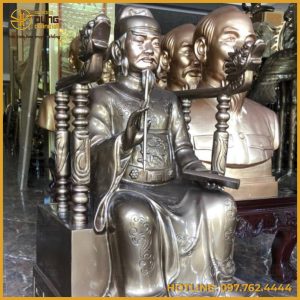 Tượng cụ tổ bằng đồng đỏ làm màu tinh xảo