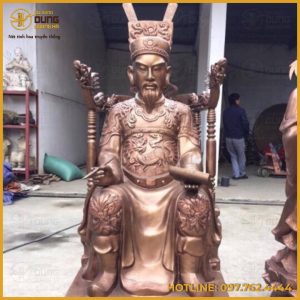 Tượng cụ tổ bằng đồng đỏ làm màu bắt mắt