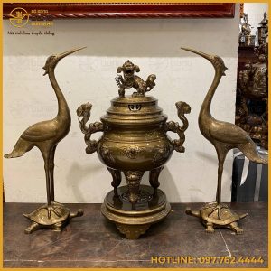 Bộ tam sự hạc thờ cúng chạm dơi đồng đỏ làm màu nâu cổ kính