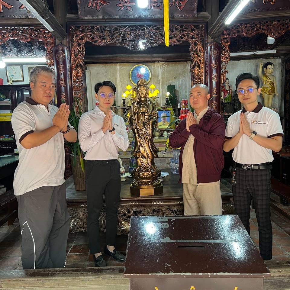 Đồ đồng Dung Quang Hà cúng tiến tượng Phật Quan Âm đồng đỏ 1m2 tại chùa Phúc Khánh - Hà Nội