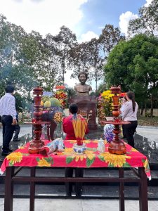 Đồ đồng Dung Quang Hà chế tác và lắp đặt tượng Anh hùng dân tộc Nguyễn Hữu Huân cao 1m6 tại huyện Chợ Gạo, tỉnh Tiền Giang