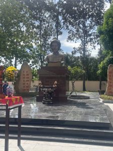 Đồ đồng Dung Quang Hà chế tác và lắp đặt tượng Anh hùng dân tộc Nguyễn Hữu Huân cao 1m6 tại huyện Chợ Gạo, tỉnh Tiền Giang