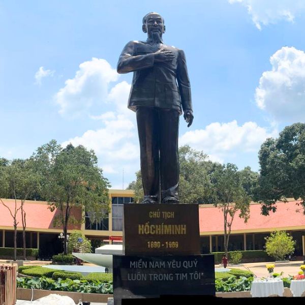 Chi tiết tinh xảo, màu sắc uy nghiêm