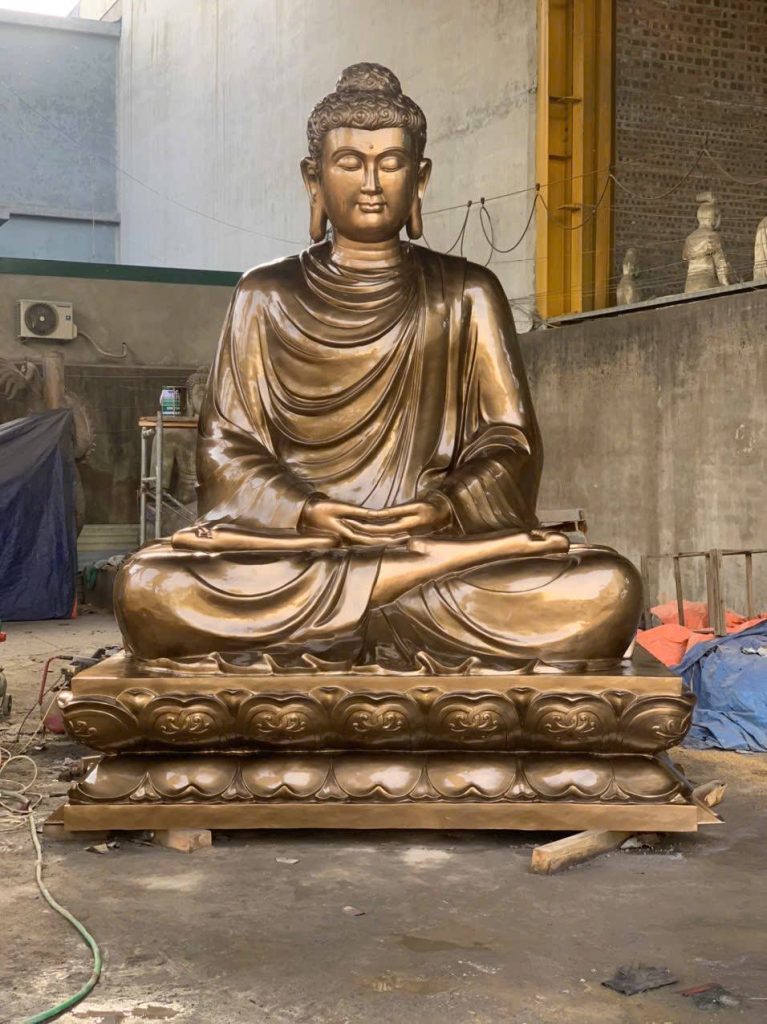 Bàn giao tượng Thích Ca cao 3m7 nặng 3500kg tại Nghĩa Hưng - Nam Định