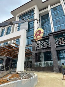  Bàn giao lắp đặt quốc huy 3x3m tại UBND Tp Đông Hà - Quảng Ngãi!