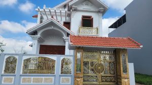 Bàn giao lắp đặt cổng và lan can nhôm hợp kim tại Tiền Hải, Thái Bình