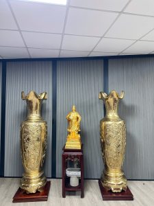 Đồ đồng Dung Quang Hà đã hoàn thiện và trao tay khách hàng tại Hà Nội đôi lộc bình cao 1m72