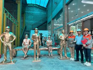 Đồ đồng Dung Quang Hà trực tiếp chế tác và thực hiện Bộ Tượng Đài Vinh Danh