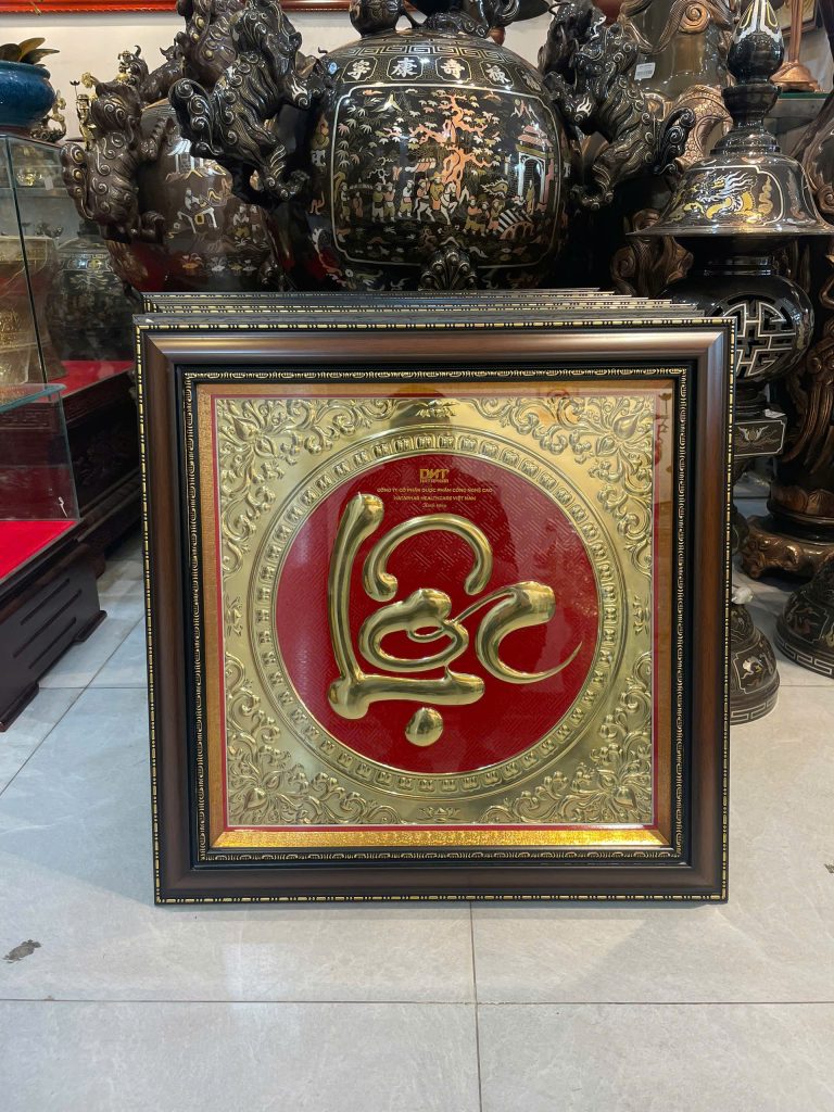 Đồ đồng Dung Quang Hà bàn giao 40 bức tranh chữ lộc cho khách tại Hà Nội