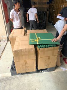 Đồ đồng Dung Quang Hà bàn giao 40 bức tranh chữ lộc cho khách tại Hà Nội