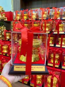 Đồ đồng Dung Quang Hà hoàn thiện 50 quả trống 10 mạ vàng cho UBND xã Yên Phúc