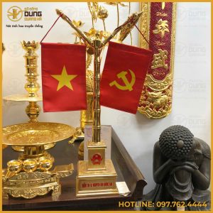 Quà tặng cột cờ bằng đồng mạ vàng