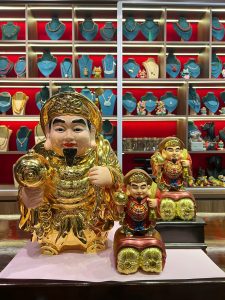 Bàn giao tượng Thần Tài Mahakala cao 50cm - đồng đỏ mạ vàng tô diện cho khách quen Phú Thọ