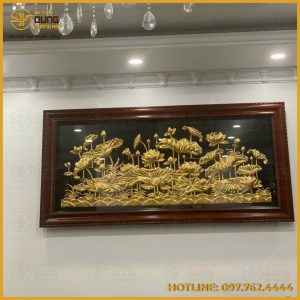 Tranh hoa sen bằng đồng nền đen