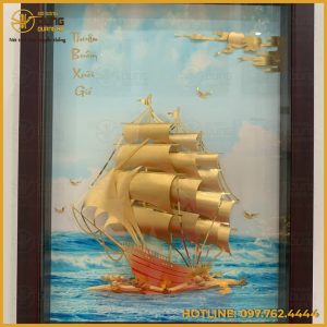 Tranh thuyền buồm mạ vàng nền làm màu độc đáo